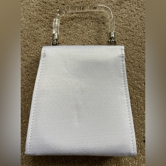 Unbranded Vintage white Clutch with Acrylic Handle. - Picture 2 of 11